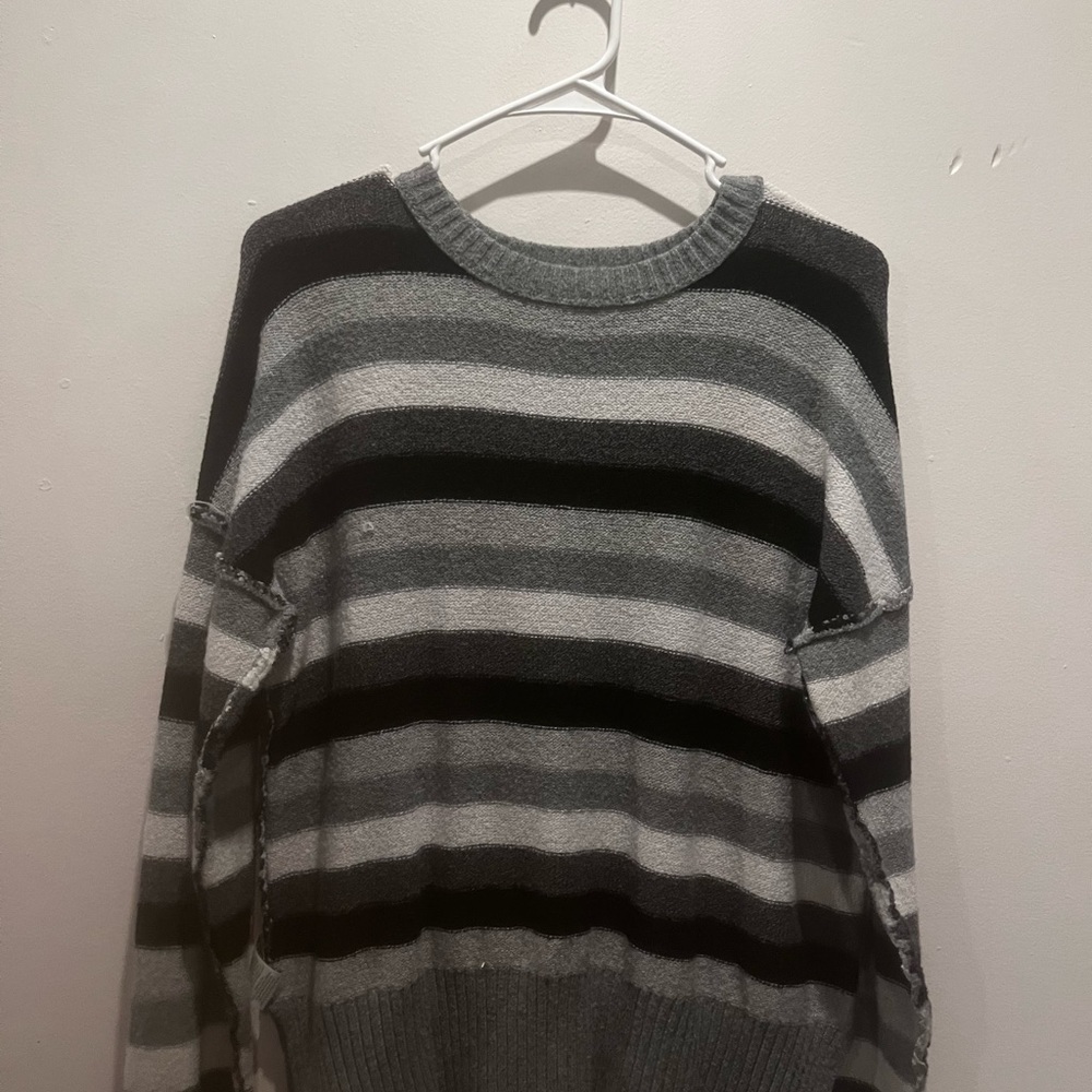 Sweaters - Picture 3 of 6
